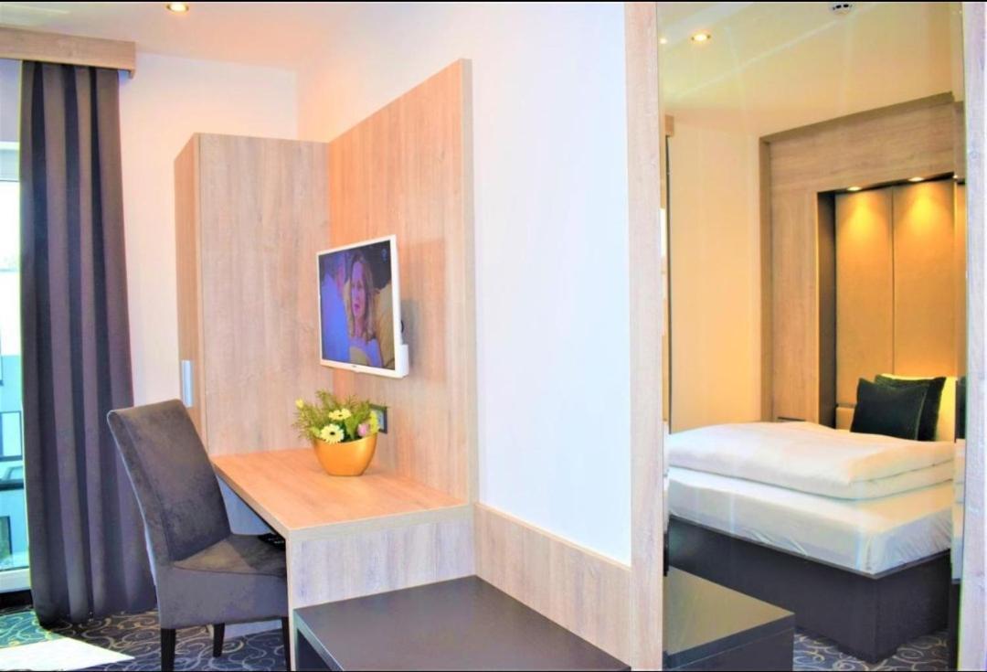 Hotel Business Bay Das Ehemalige Staycation Hotel ジンデルフィンゲン エクステリア 写真