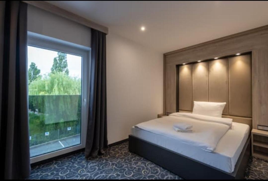 Hotel Business Bay Das Ehemalige Staycation Hotel ジンデルフィンゲン エクステリア 写真