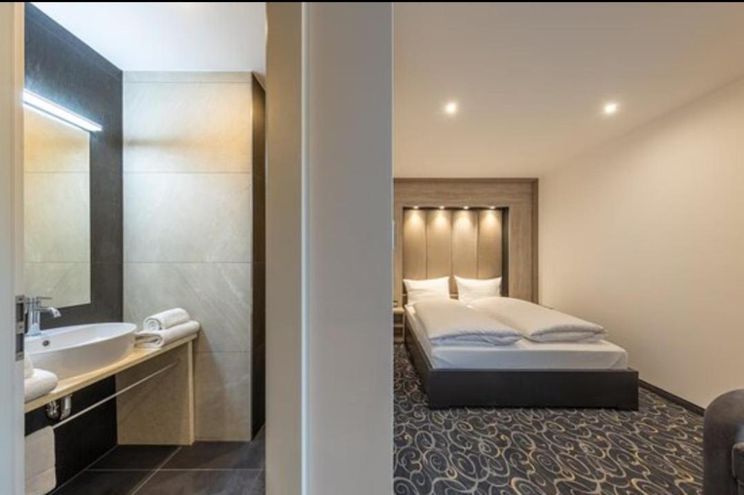 Hotel Business Bay Das Ehemalige Staycation Hotel ジンデルフィンゲン エクステリア 写真