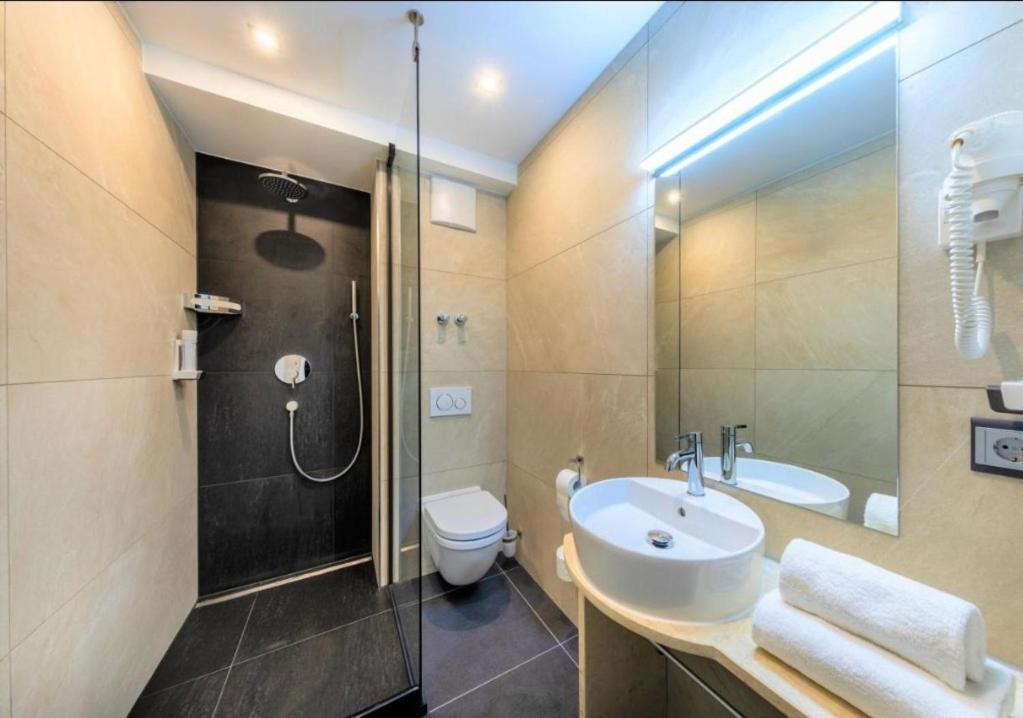 Hotel Business Bay Das Ehemalige Staycation Hotel ジンデルフィンゲン エクステリア 写真