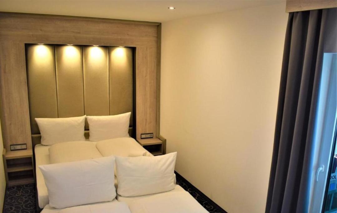 Hotel Business Bay Das Ehemalige Staycation Hotel ジンデルフィンゲン エクステリア 写真