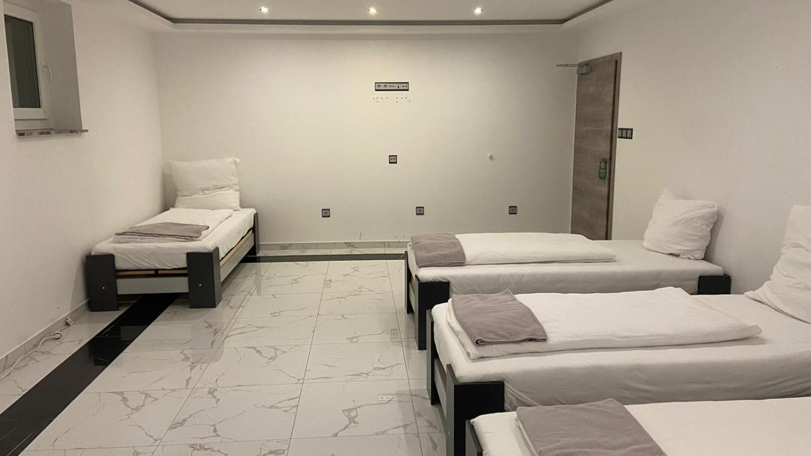 Hotel Business Bay Das Ehemalige Staycation Hotel ジンデルフィンゲン エクステリア 写真