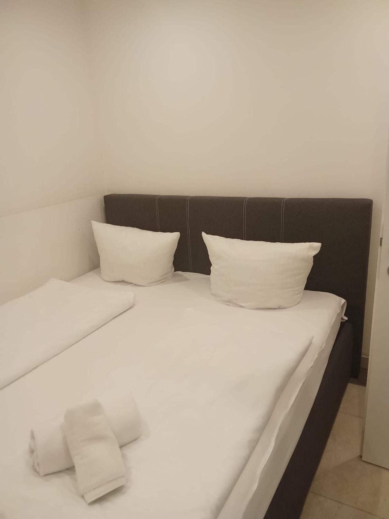 Hotel Business Bay Das Ehemalige Staycation Hotel ジンデルフィンゲン エクステリア 写真